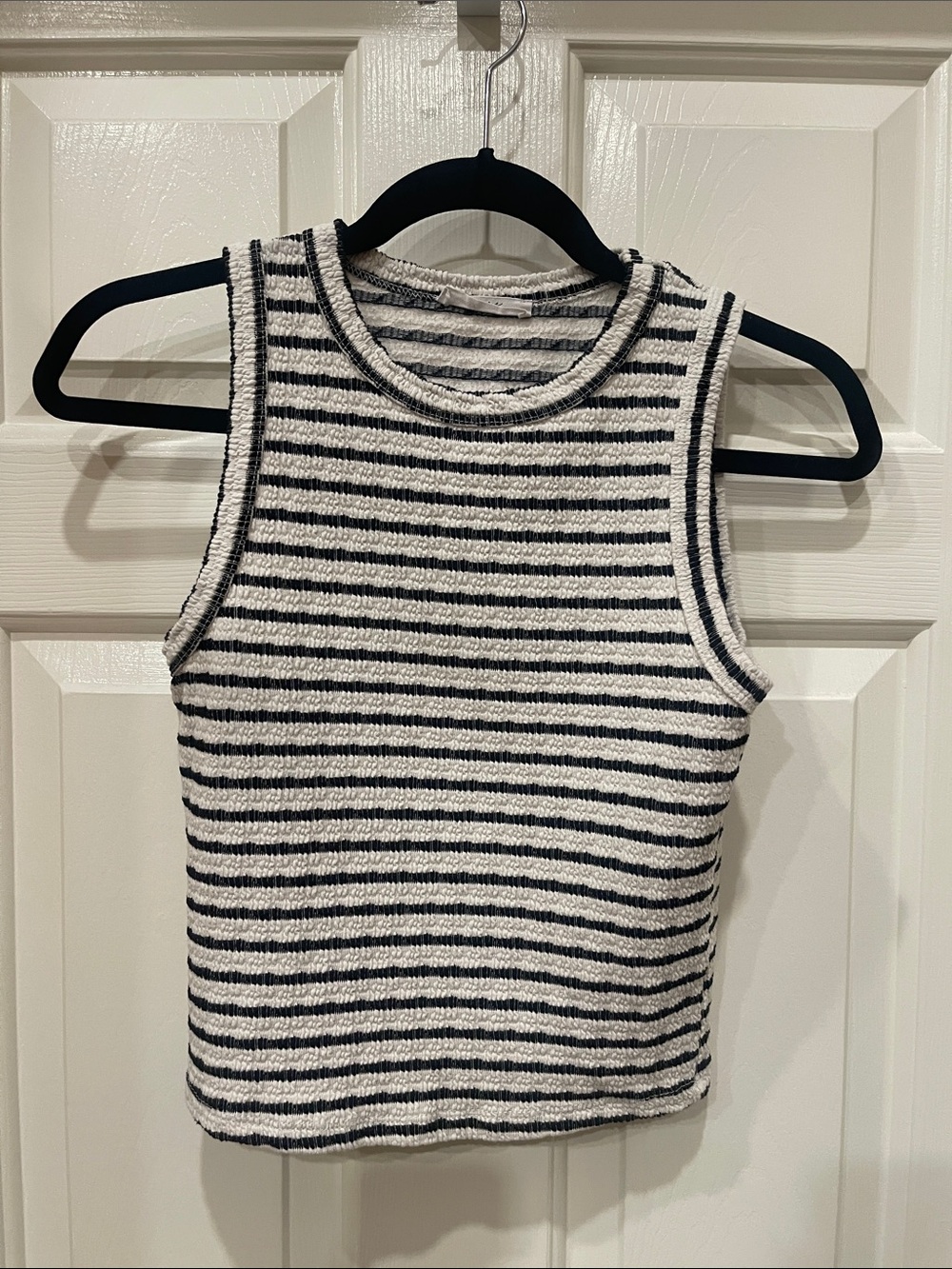 Fitted Striped Knit Sleeveless Tank Top — Black & White S:L